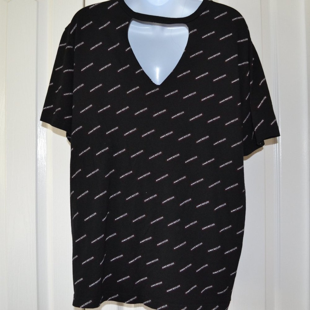 🦩SOLD.    Men Forever 21 Tee shirt